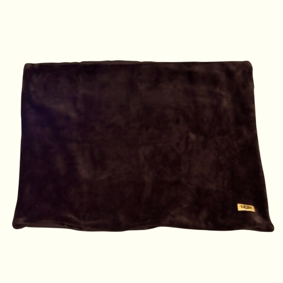 UGG Plush Pillow Case - Standard Size - Picture 1 of 7